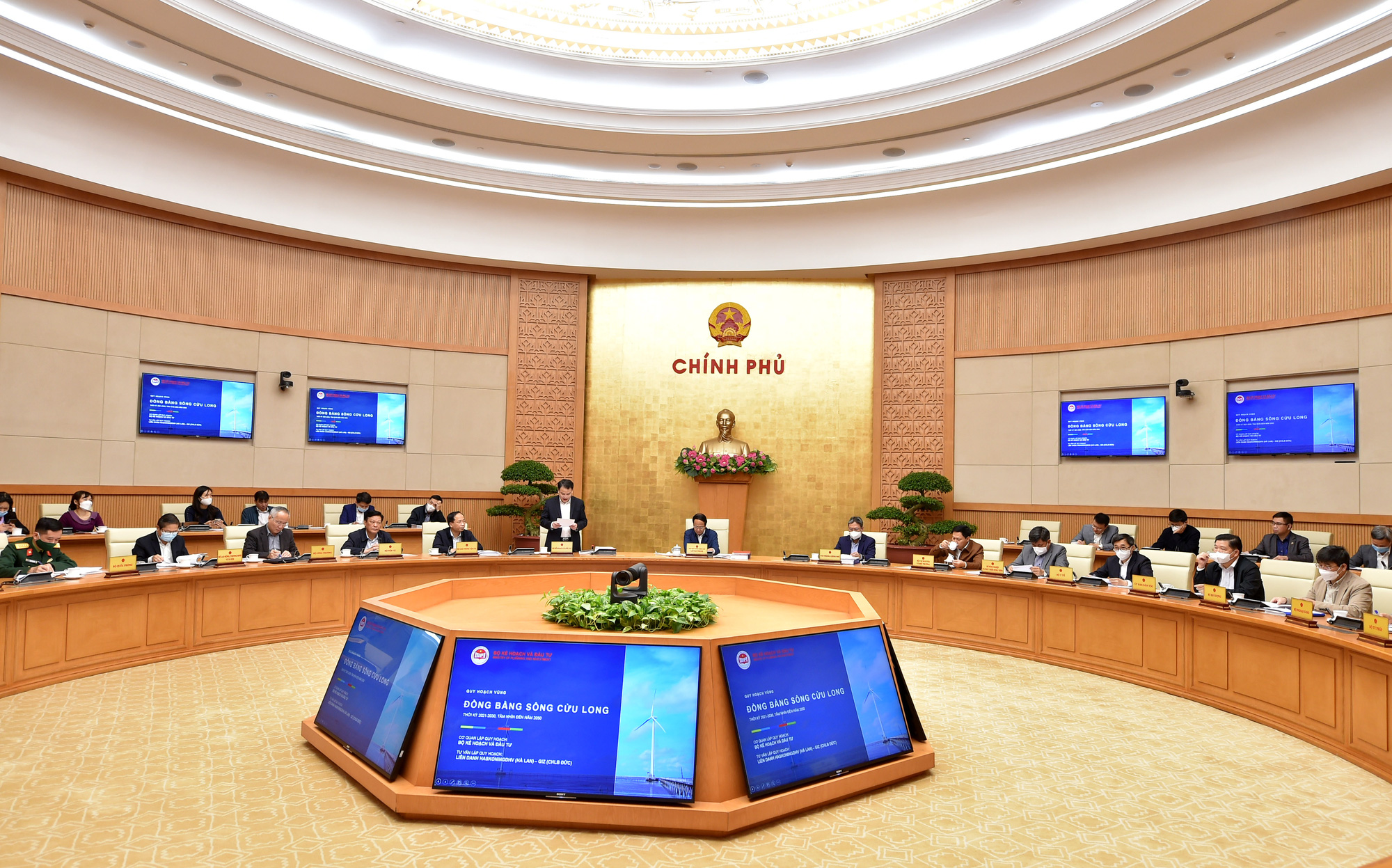 Ph&oacute; Thủ tướng: Từ nay đến 2030, hạ tầng giao th&ocirc;ng V&ugrave;ng ĐBSCL sẽ ph&aacute;t triển vượt bậc - Ảnh 1.