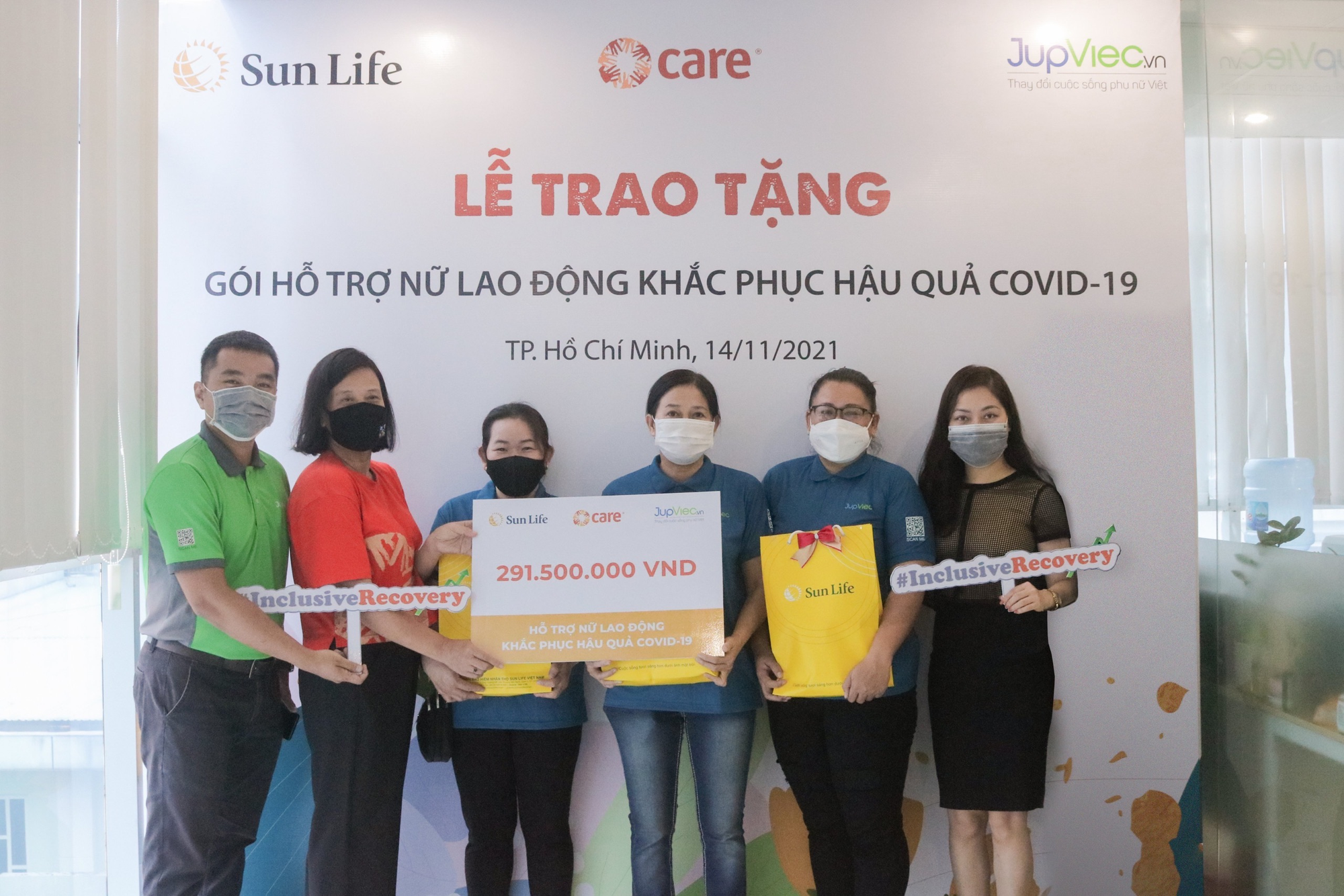 Sun Life Việt Nam triển khai g&oacute;i hỗ trợ trị gi&aacute; gần 300 triệu đồng cho lao động gi&uacute;p việc - Ảnh 1.