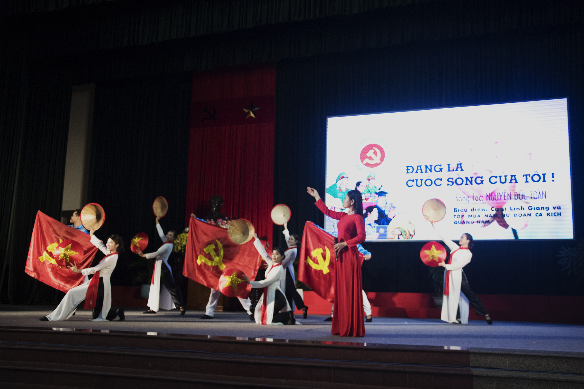 Trao giải Hội thi Báo cáo viên, Tuyên truyền viên giỏi tỉnh Quảng Nam - Ảnh 1.