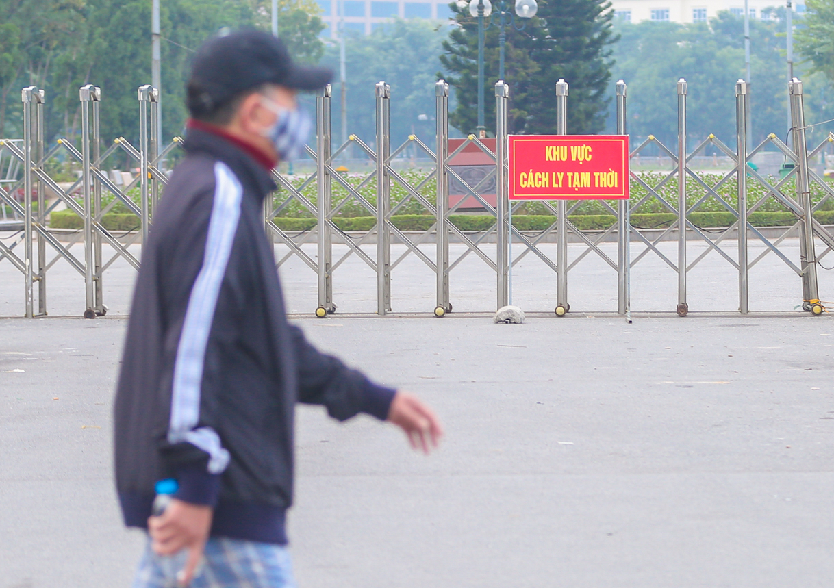 Liên quan 4 ca nhiễm SARS-CoV-2, một công viên ở Hà Nội bị tạm phong toả