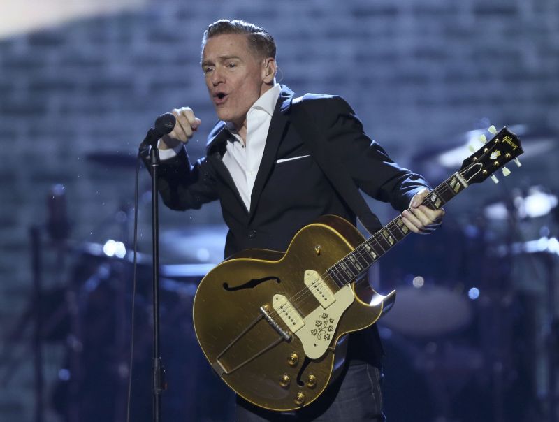 Danh ca Bryan Adams mắc Covid-19 hai lần trong tháng - Ảnh 3.