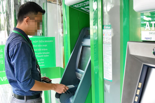 Thẻ ATM chưa chuyển đổi có được giao dịch?
