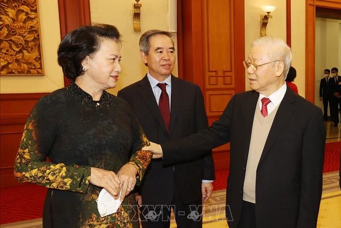 Trao quyết định nghỉ chế độ cho các Ủy viên Bộ Chính trị, Bí thư TƯ khóa XII không tái cử