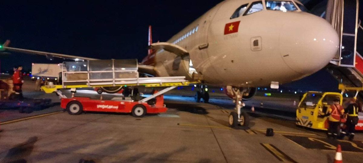 Hai máy bay va chạm tại sân bay Nội Bài