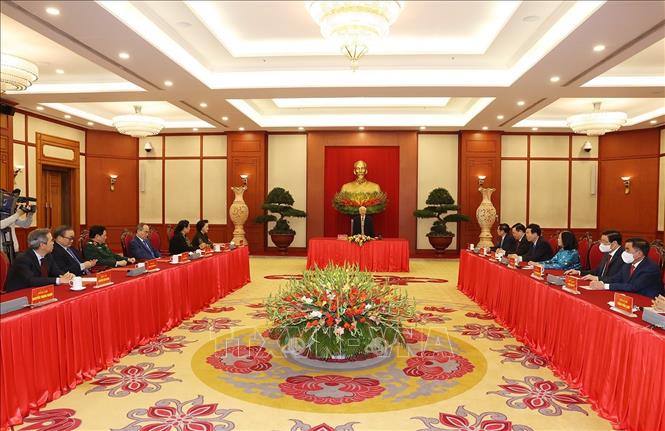 Trao quyết định nghỉ chế độ cho c&aacute;c Ủy vi&ecirc;n Bộ Ch&iacute;nh trị, B&iacute; thư TƯ kh&oacute;a XII kh&ocirc;ng t&aacute;i cử kh&oacute;a XIII - Ảnh 1.