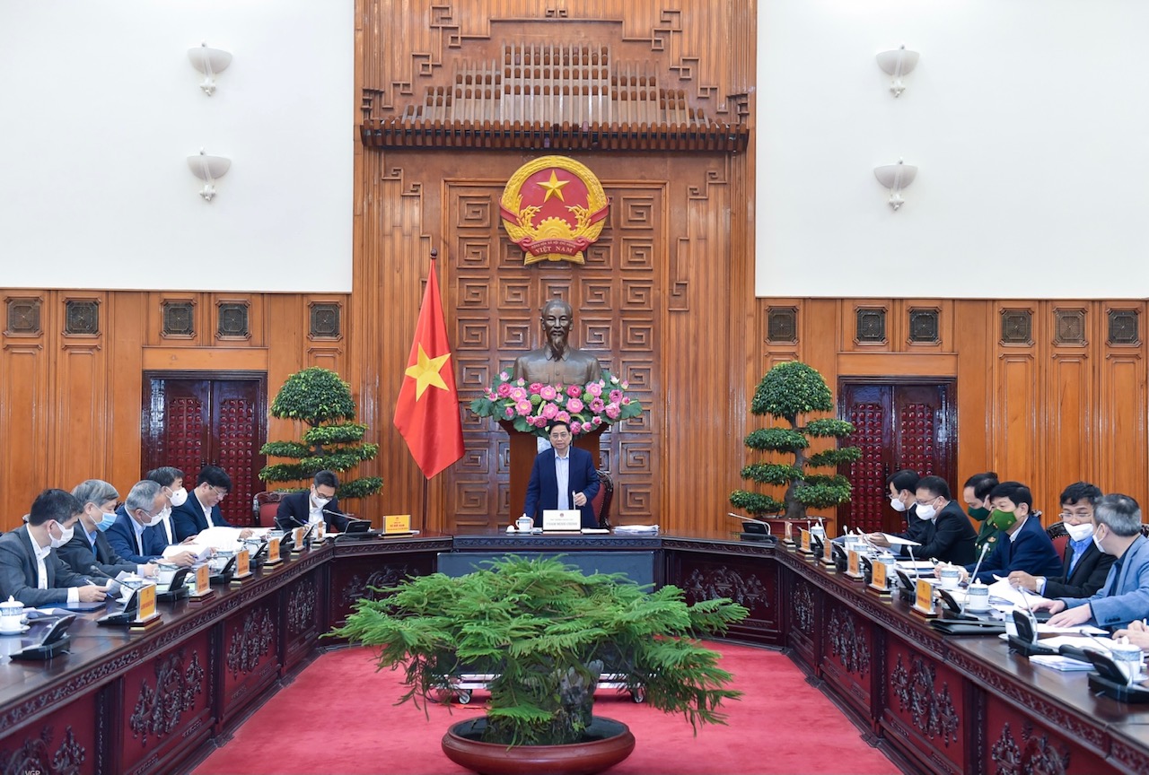 Thủ tướng: Sản xuất bằng được vắc-xin v&agrave; thuốc điều trị Covid-19 trong nước - Ảnh 1.