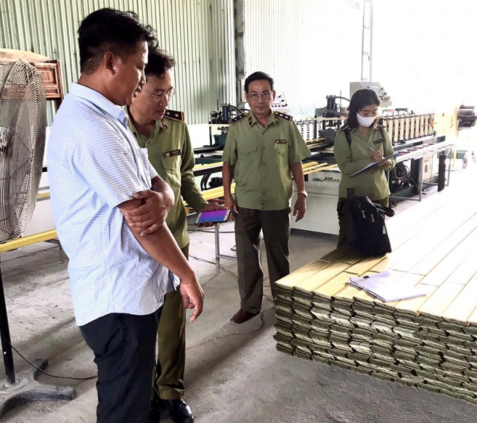 Đề xuất chủ tịch tỉnh &ldquo;phạt nhầm&rdquo;, Đội trưởng QLTT ở B&igrave;nh Định bị kỷ luật - Ảnh 1.