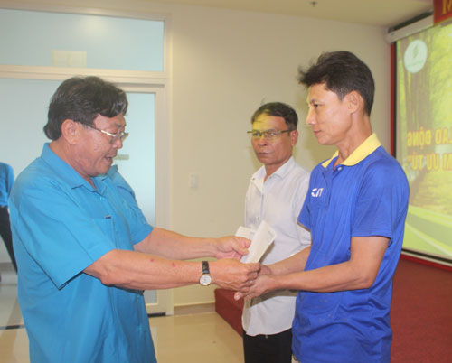 Công đoàn Cao su dồn sức lo Tết cho công nhân