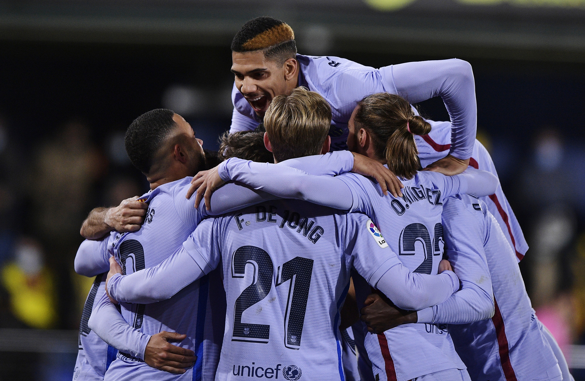 9 ph&uacute;t cuối b&ugrave;ng nổ, Barcelona nhấn ch&igrave;m t&agrave;u ngầm v&agrave;ng Villarreal - Ảnh 8.