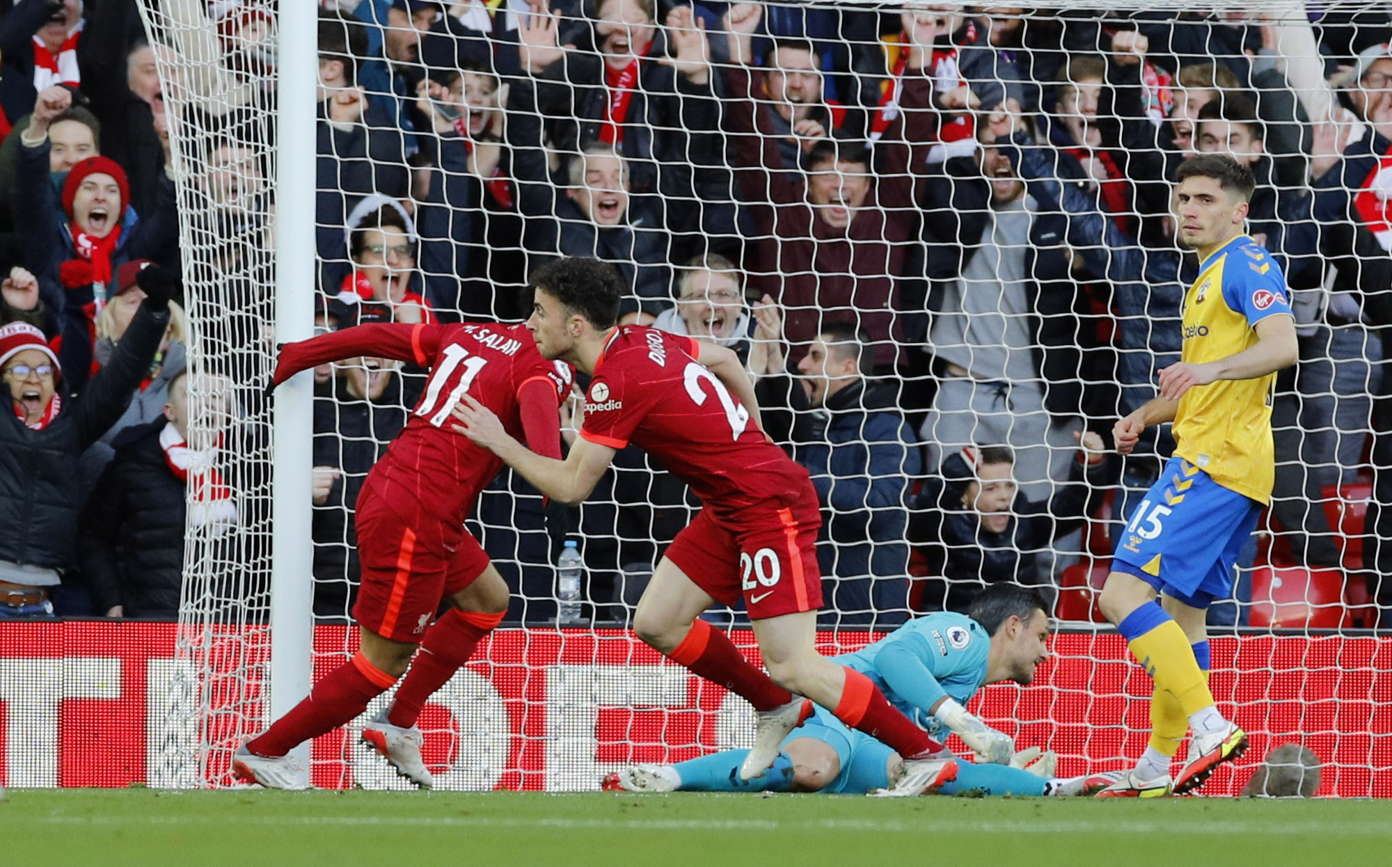 Đại thắng Southampton, Liverpool th&aacute;ch thức ng&ocirc;i đầu Ngoại hạng - Ảnh 1.