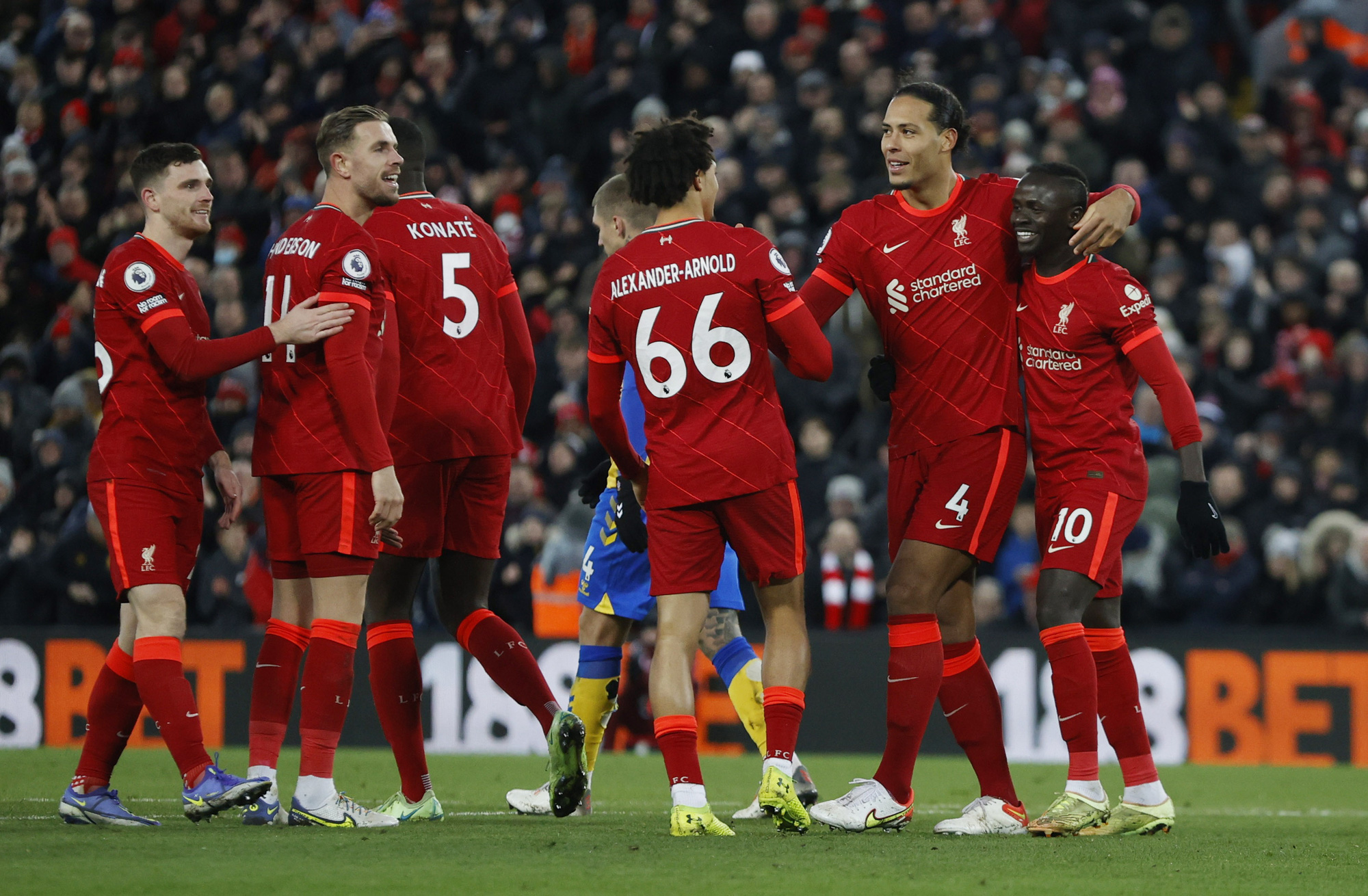 Đại thắng Southampton, Liverpool thách thức ngôi đầu Ngoại hạng