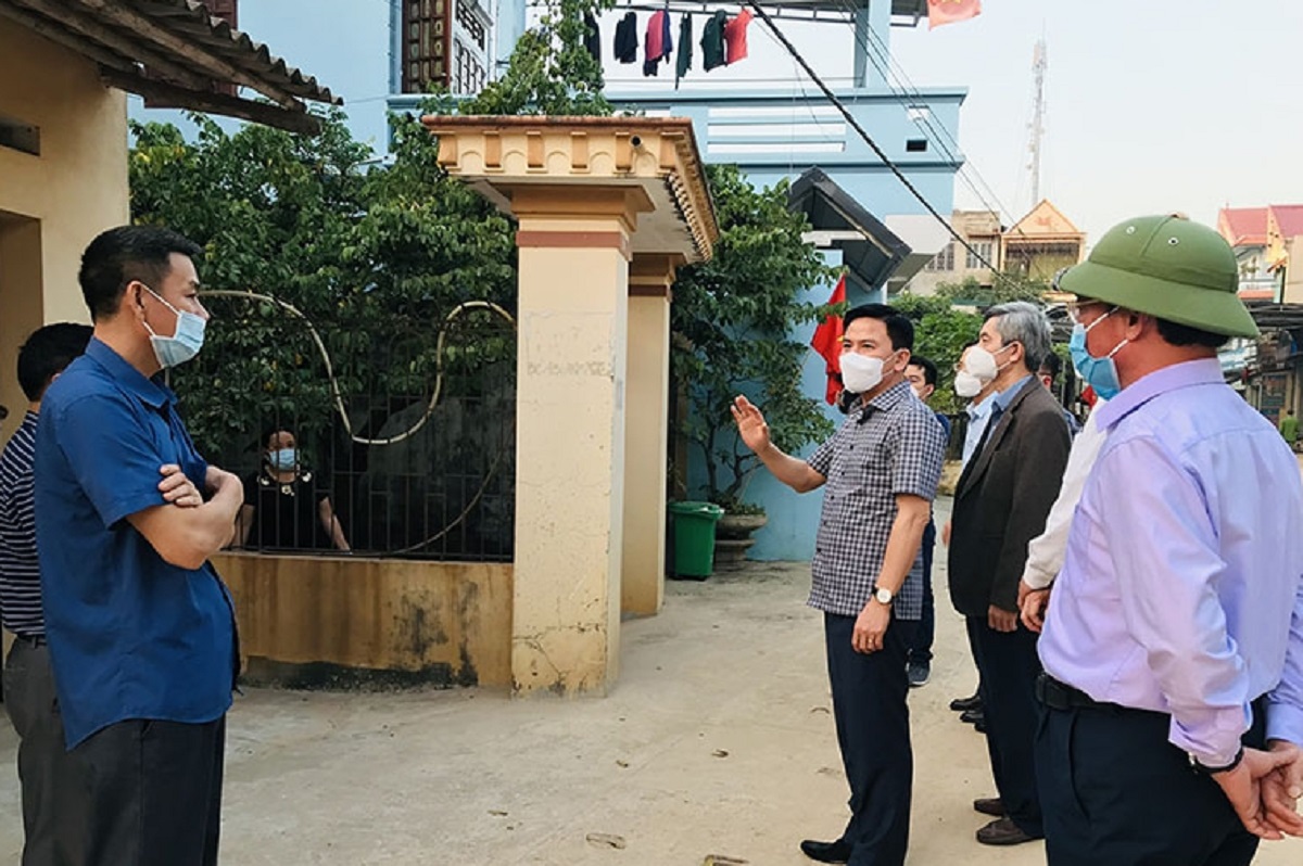 15 giáo viên và học sinh mắc Covid-19, hơn 1.500 học sinh dừng đến trường - Ảnh 1.