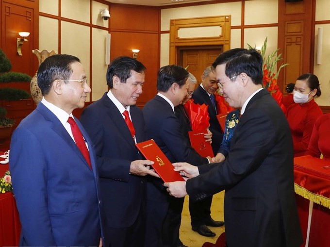 28 Ủy viên Trung ương Đảng khóa XII nhận Quyết định nghỉ chế độ