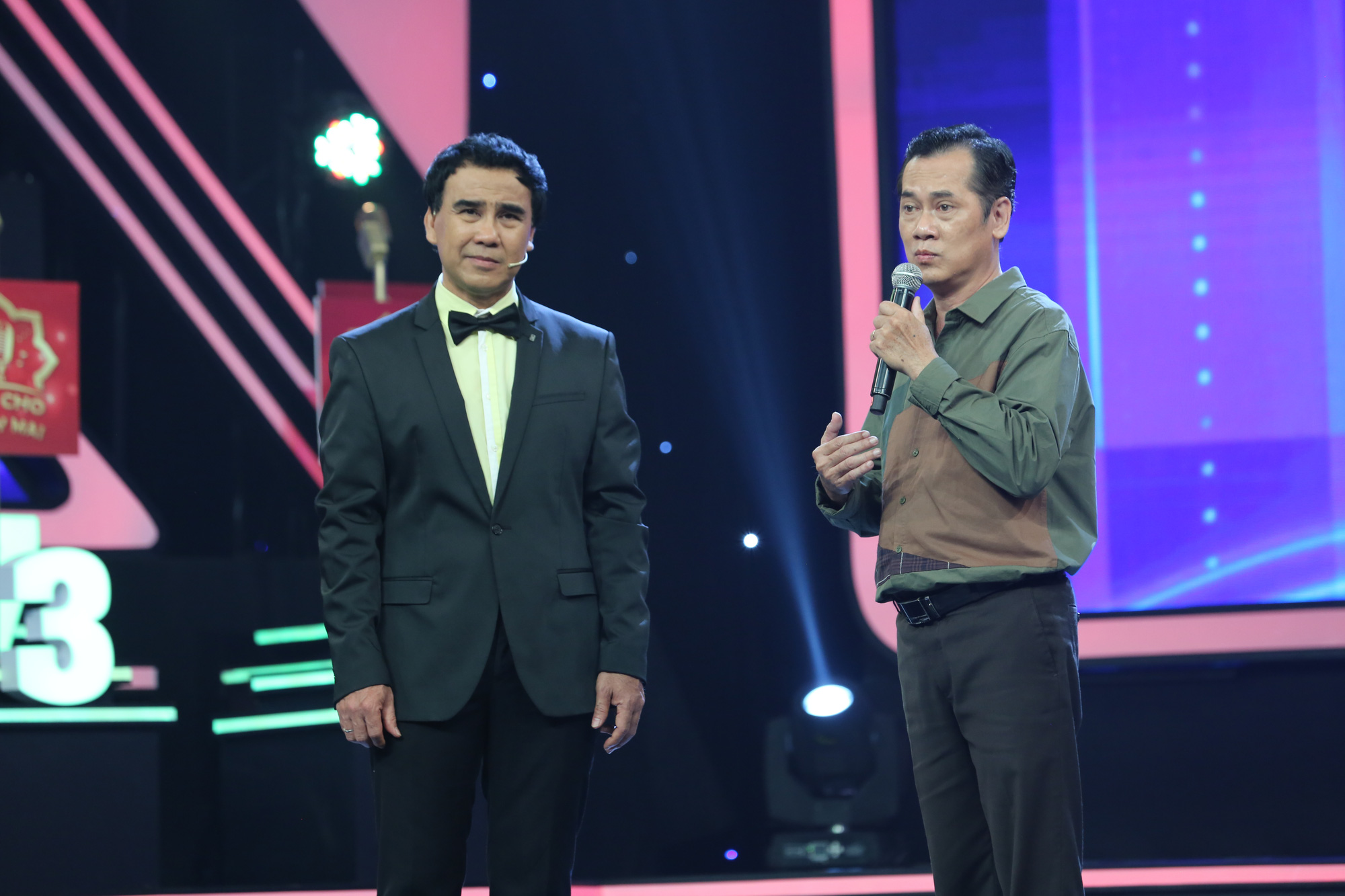 Cẩm Ly nghẹn ngào trước giọng ca của điều dưỡng gom chăn từ người mất vì Covid-19