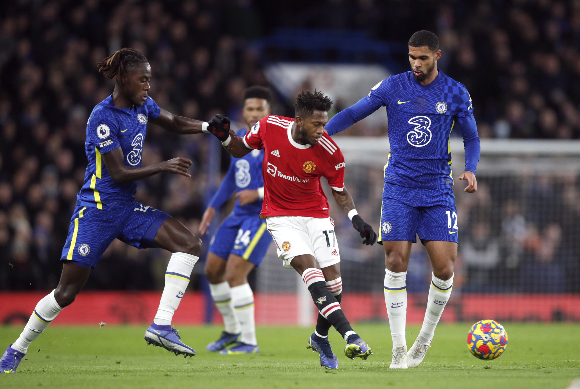 Cầm hòa Chelsea, Man United có điểm đại chiến đầu tiên
