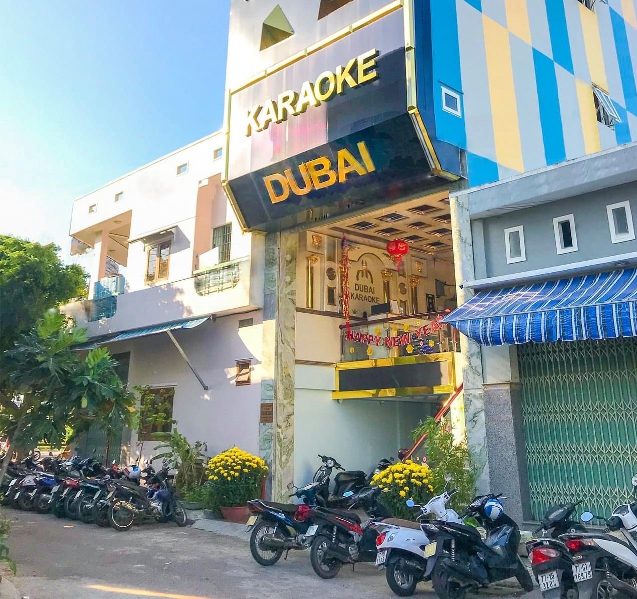 Vụ Đội trưởng quản lý thị trường bị tố nhận hối lộ: Gọi chủ xe chở hàng lậu đến quán karaoke làm gì?