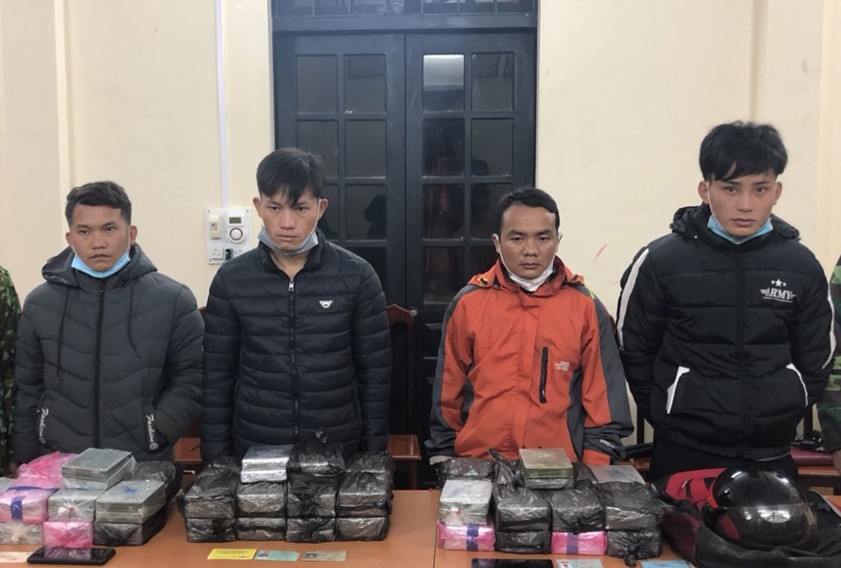 Bắt 4 đối tượng, thu giữ 100 bánh heroin trong đường dây ma túy xuyên quốc gia
