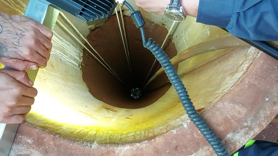 Ch&aacute;u b&eacute; 3 tuổi tử vong dưới giếng nước s&acirc;u 30 m - Ảnh 2.