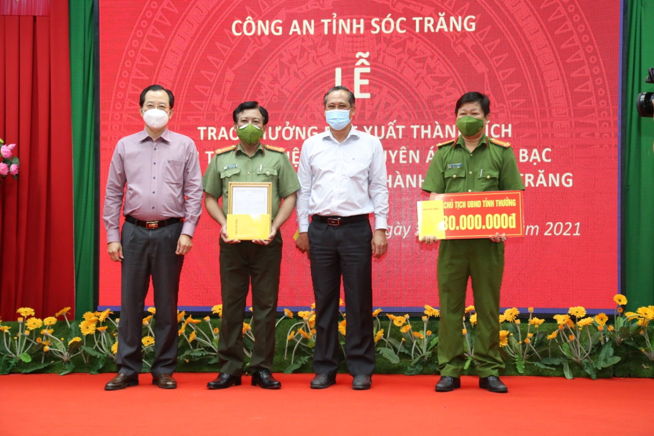 Thưởng &ldquo;n&oacute;ng&rdquo; ban chuy&ecirc;n &aacute;n ph&aacute; đường d&acirc;y đ&aacute;nh bạc ng&agrave;n tỉ ở S&oacute;c Trăng - Ảnh 1.