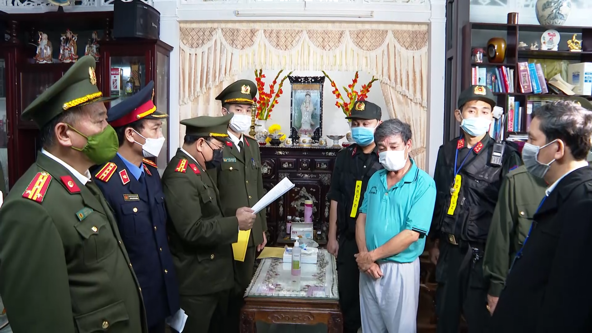VIDEO: Khởi tố quyền giám đốc hồ chứa Tả Trạch vì cho khai thác đá trái phép