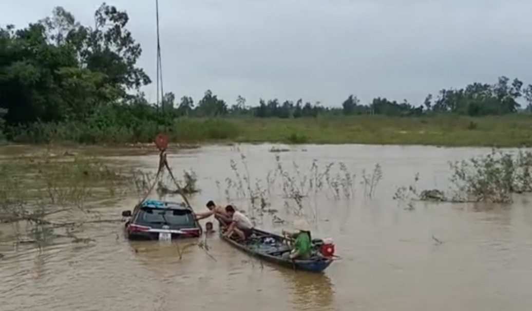 Mưa lớn, thủy điện xả lũ, nhiều nơi ở Quảng Nam ngập nặng