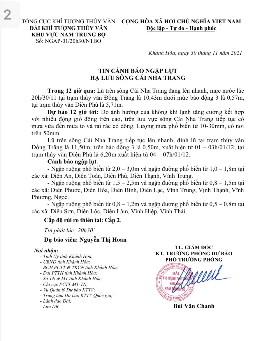 Nha Trang ngập nặng, người dân trắng đêm canh lũ - Ảnh 7.