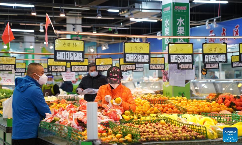 Trung Quốc: Gi&aacute; rau củ quả tăng 3 lần, người d&acirc;n hối hả đổ tới si&ecirc;u thị - Ảnh 4.
