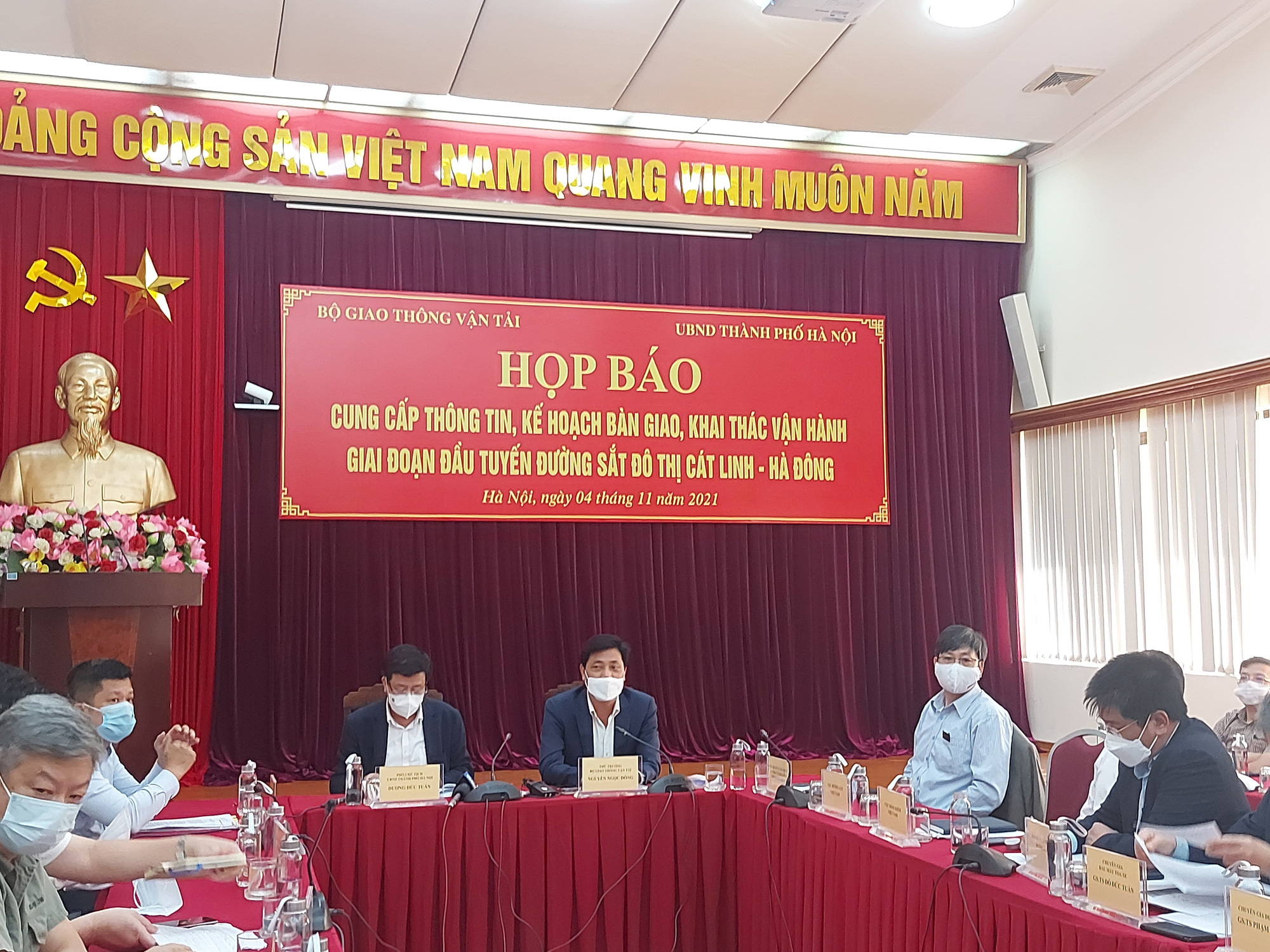 Đường sắt C&aacute;t Linh - H&agrave; Đ&ocirc;ng: H&agrave;nh kh&aacute;ch đi t&agrave;u miễn ph&iacute; trong 15 ng&agrave;y đầu - Ảnh 1.