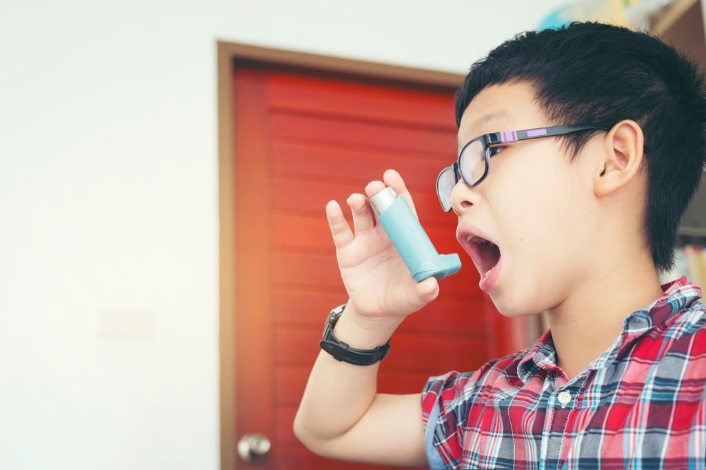 Bé ho nhiều, cần chú ý bệnh hen phế quản