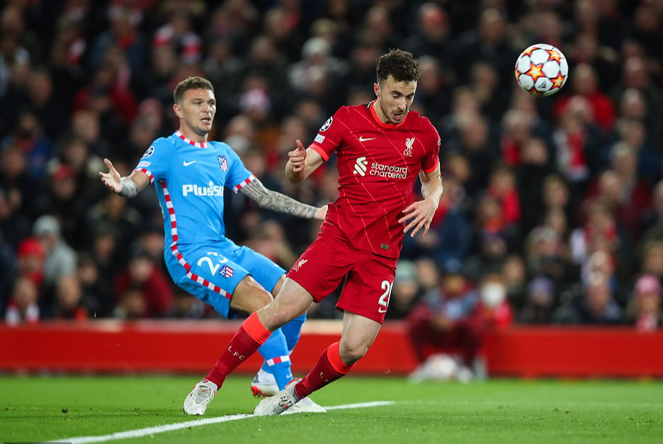 Luis Suarez mất b&agrave;n thắng ng&agrave;y về Anfield, Liverpool vượt v&ograve;ng bảng Champions League - Ảnh 2.