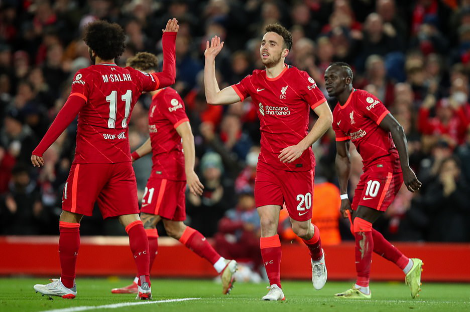 Luis Suarez mất b&agrave;n thắng ng&agrave;y về Anfield, Liverpool vượt v&ograve;ng bảng Champions League - Ảnh 3.