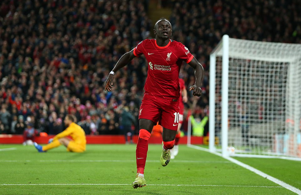 Luis Suarez mất b&agrave;n thắng ng&agrave;y về Anfield, Liverpool vượt v&ograve;ng bảng Champions League - Ảnh 4.