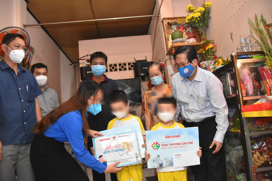Chương tr&igrave;nh &ldquo;T&igrave;nh thương cho em: Động vi&ecirc;n người ở lại vượt qua biến cố, tiến về ph&iacute;a trước - Ảnh 1.