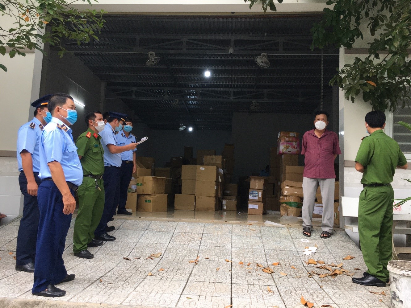 Mỹ phẩm được sản xuất trong... x&ocirc;, chậu - Ảnh 2.