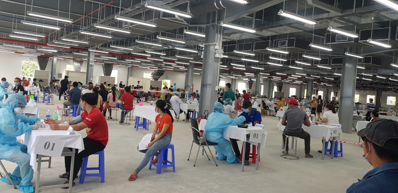 80% người lao động các KCX-KCN Thành phố Hồ Chí Minh đã trở lại nhà máy - Ảnh 4.