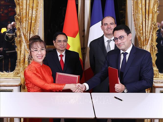 Thủ tướng Phạm Minh Chính và Thủ tướng Jean Castex chứng kiến ký nhiều thỏa thuận hợp tác