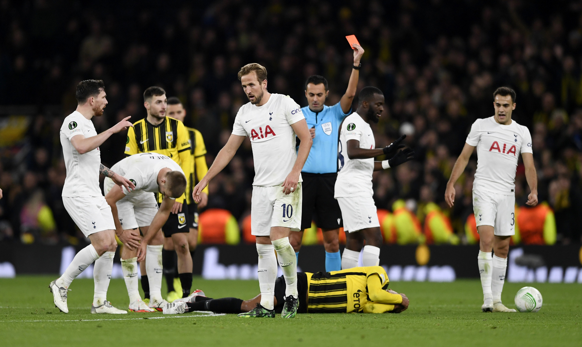 T&acirc;n HLV Tottenham thừa nhận cay đắng sau trận thắng vất vả - Ảnh 4.