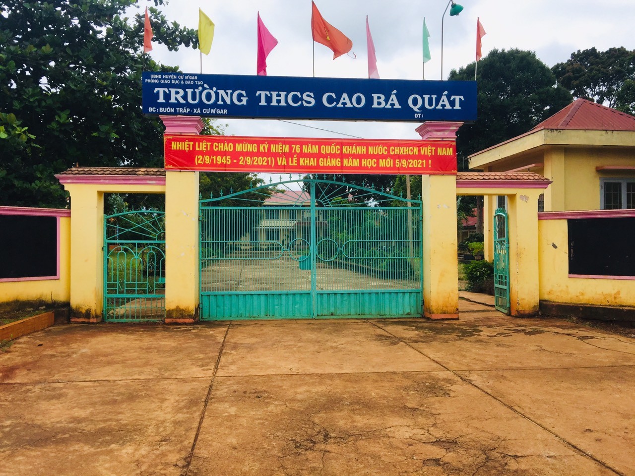 Hàng chục giáo viên ngóng lương vì… không có người ký!