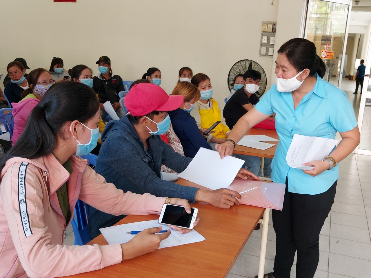 Ra tòa vì bị thôi việc