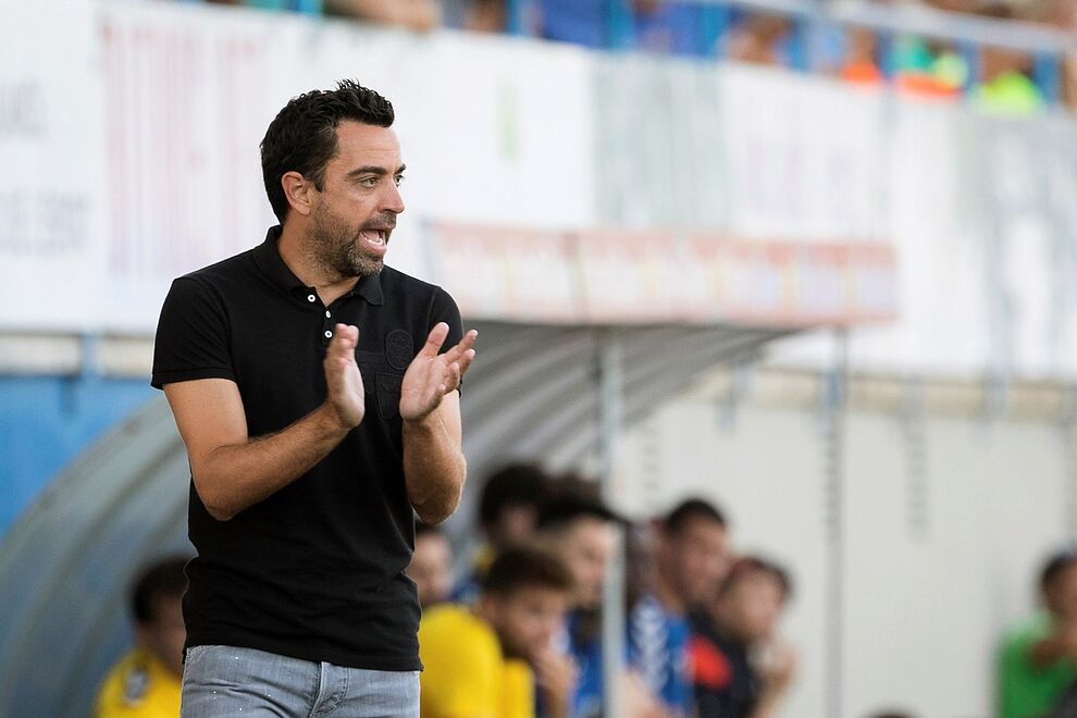 Barcelona bế tắc với vụ chuyển nhượng HLV Xavi Hernandez