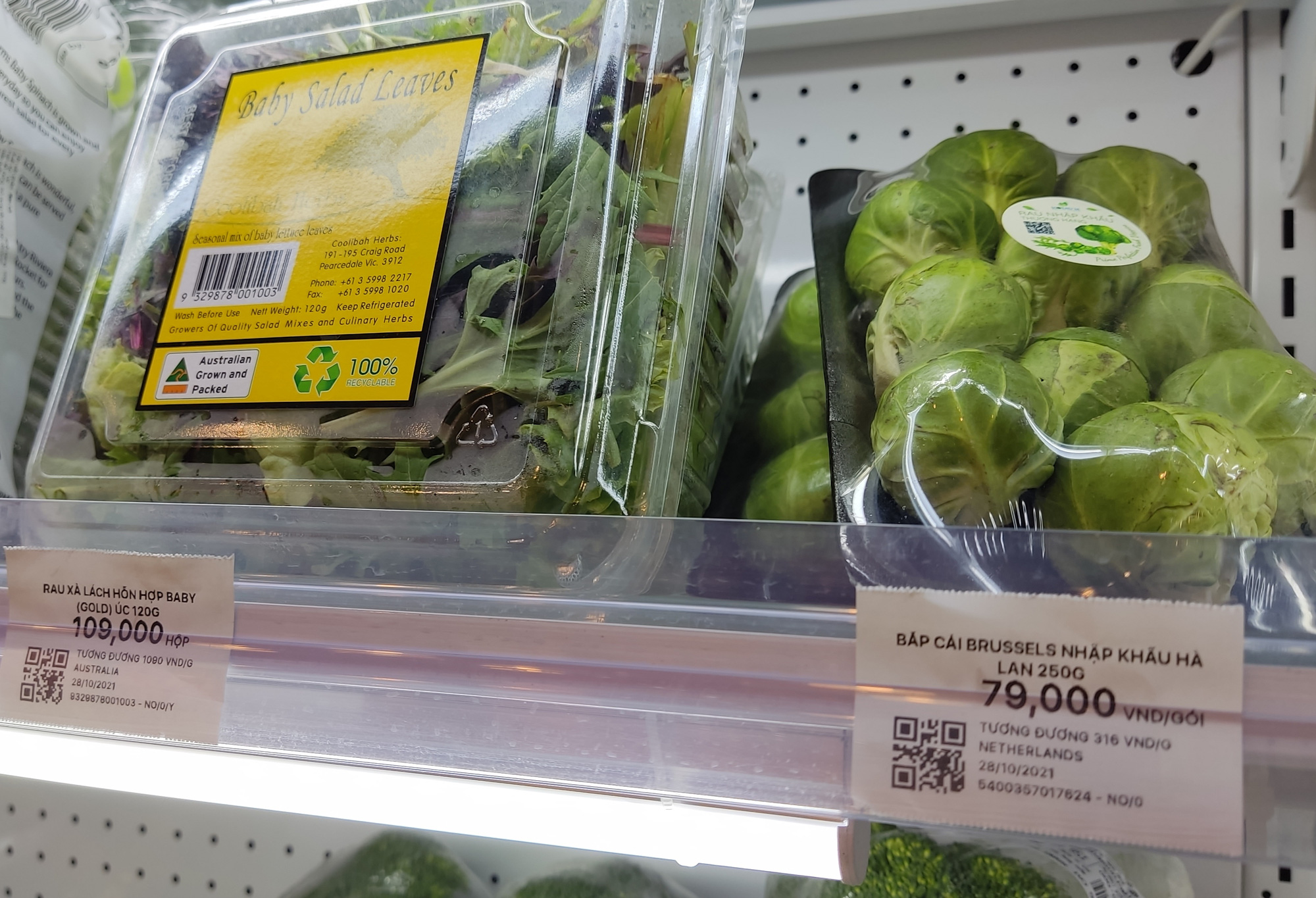&ldquo;Sốc&rdquo; với rau nhập khẩu gi&aacute; gần 1 triệu đồng/kg - Ảnh 2.