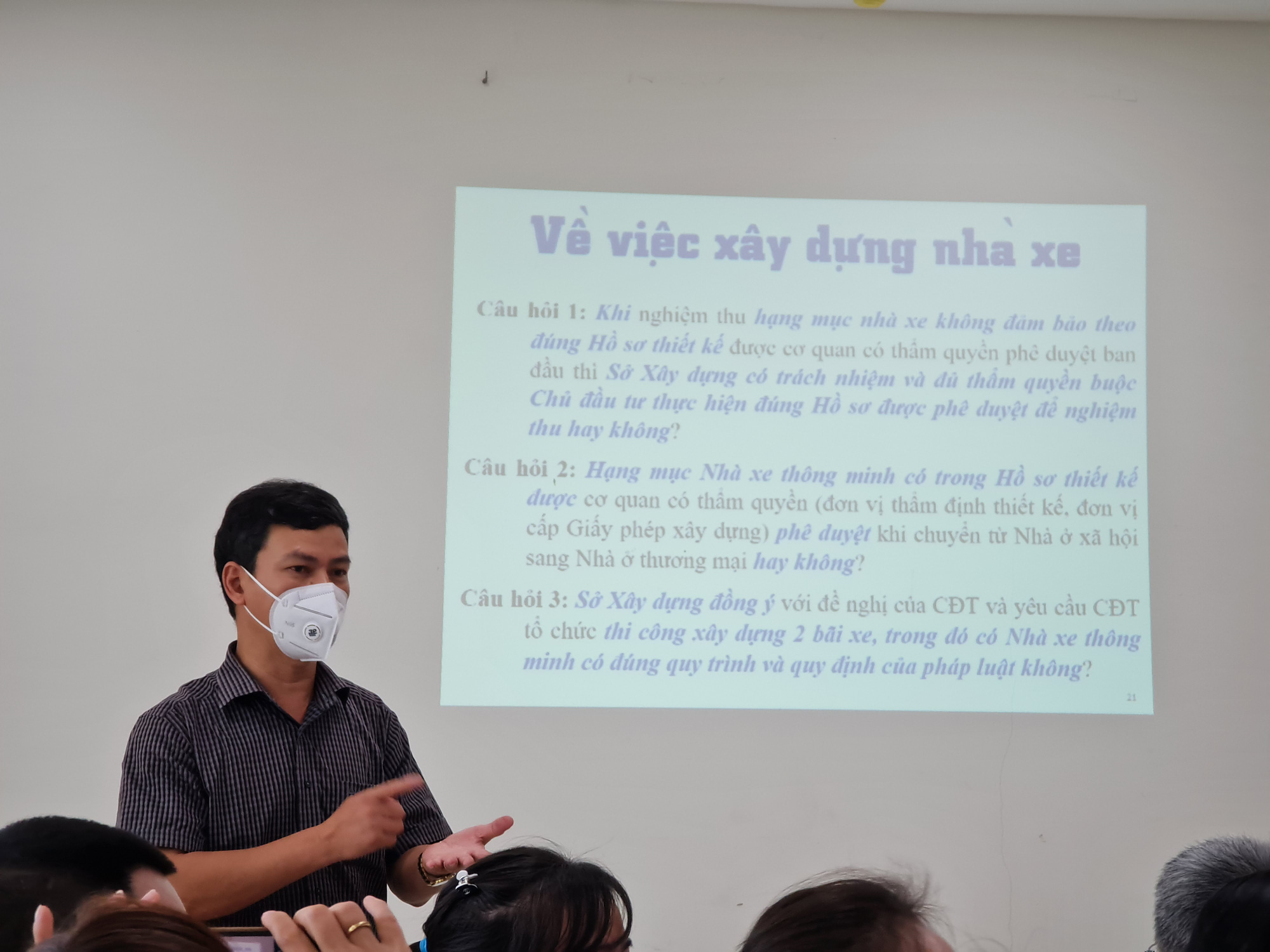 Đ&agrave; Nẵng: Người d&acirc;n bức x&uacute;c v&igrave; Sở X&acirc;y dựng cho ph&eacute;p cắt đ&ocirc;i tầng 1 chung cư l&agrave;m b&atilde;i đổ xe - Ảnh 1.