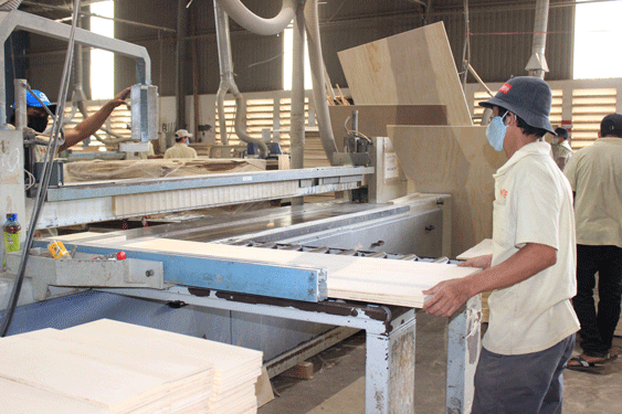 Nỗ lực giữ chân người lao động - Ảnh 1.