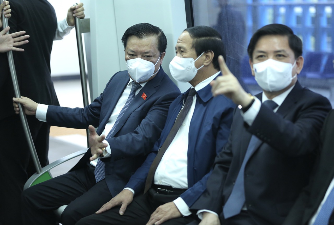 Ph&oacute; Thủ tướng, B&iacute; thư H&agrave; Nội đi t&agrave;u đường sắt C&aacute;t Linh - H&agrave; Đ&ocirc;ng khai th&aacute;c thương mại - Ảnh 5.