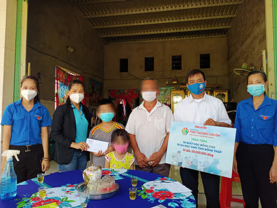 “Tình thương cho em” đến với 10 trẻ ở Đồng Tháp - Ảnh 4.