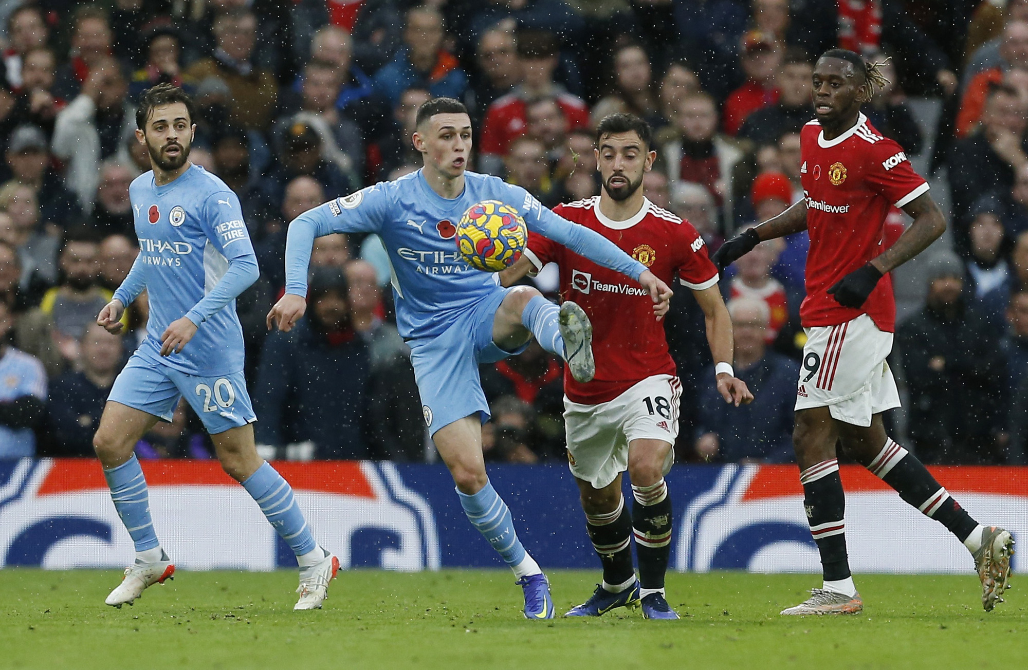 Phòng ngự thảm họa, Man United thua đau đại chiến trước Man City