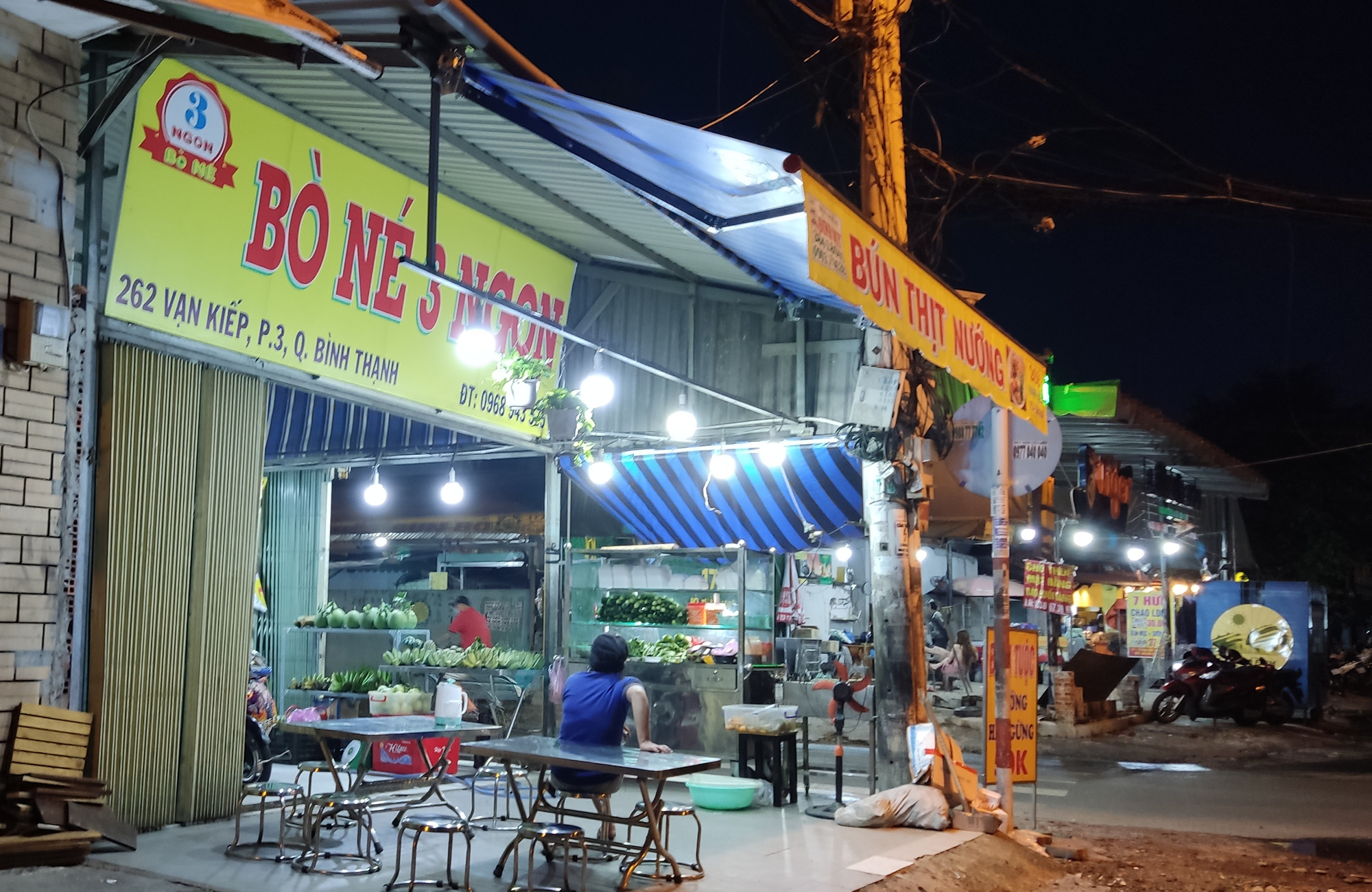 H&agrave;ng qu&aacute;n mặt tiền ở TP HCM đua nhau trả mặt bằng - Ảnh 6.