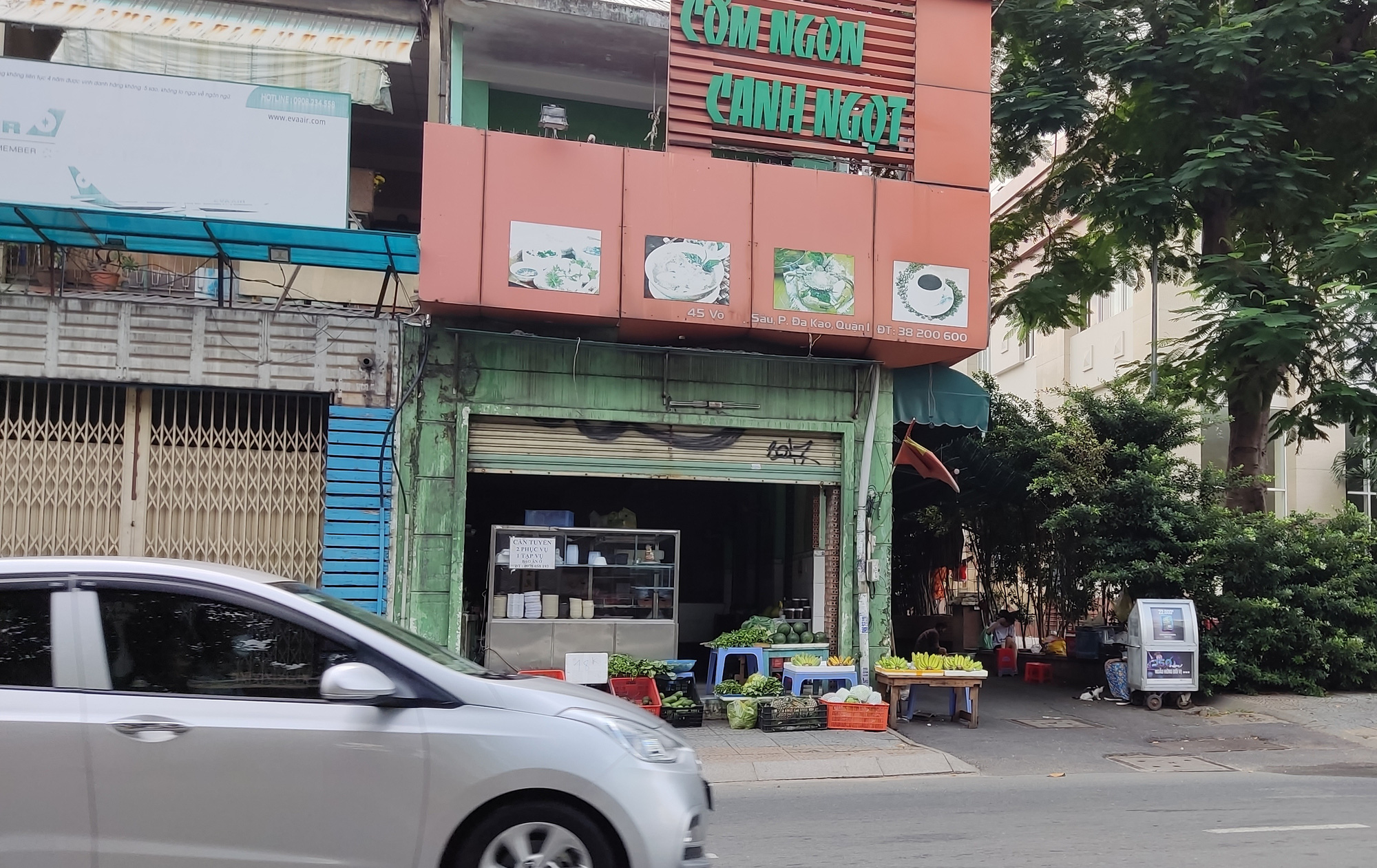 H&agrave;ng qu&aacute;n mặt tiền ở TP HCM đua nhau trả mặt bằng - Ảnh 5.