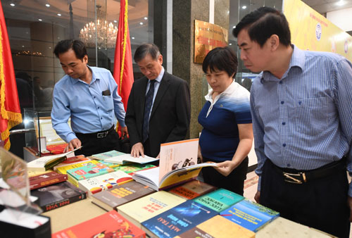 "Đánh thức" văn hóa đọc