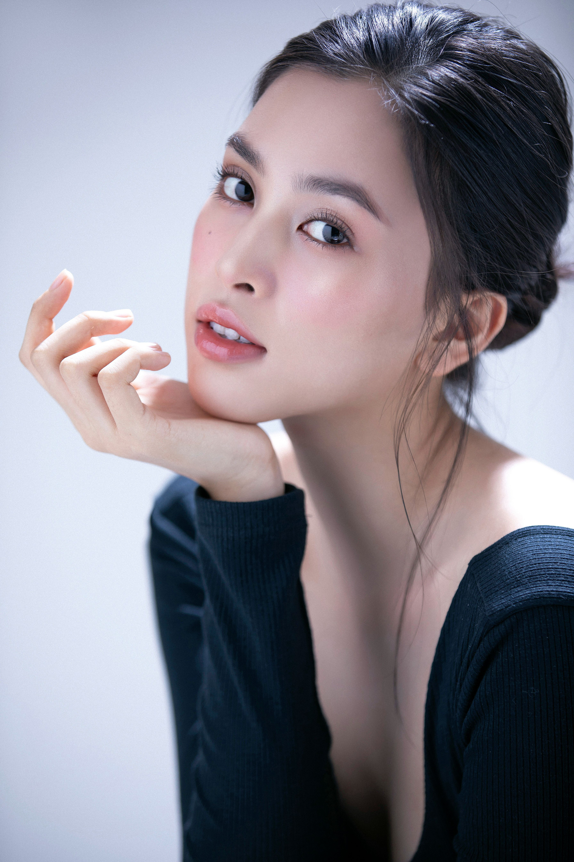 Nhan sắc bất bại của Trần Tiểu Vy - Ảnh 6.